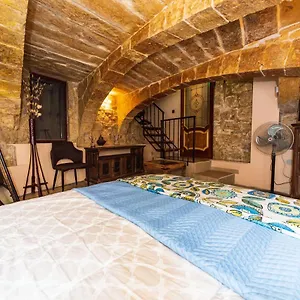 Traditional Townhouse Casa vacanze La Valletta